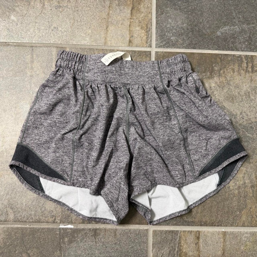 Lululemon Hotty hot shorts size 2 tall 4"